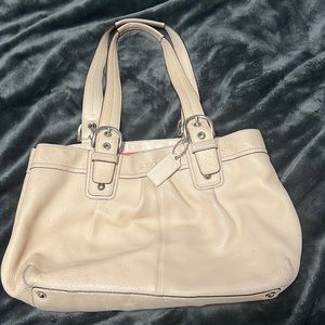 Coach large leather tote in cream color with adjustable strap length